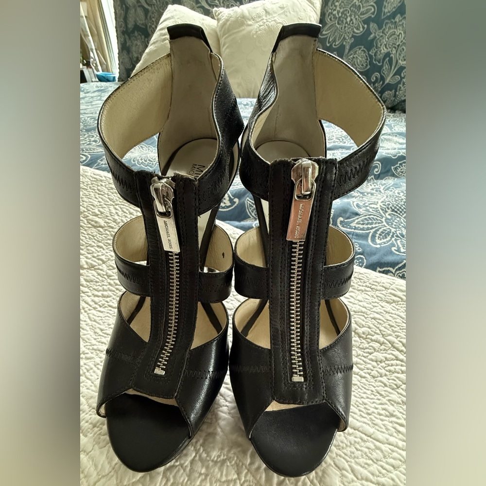 NWOB Michael Kors Black Strappy Platform Heels - Size US 9 - Picture 5 of 9